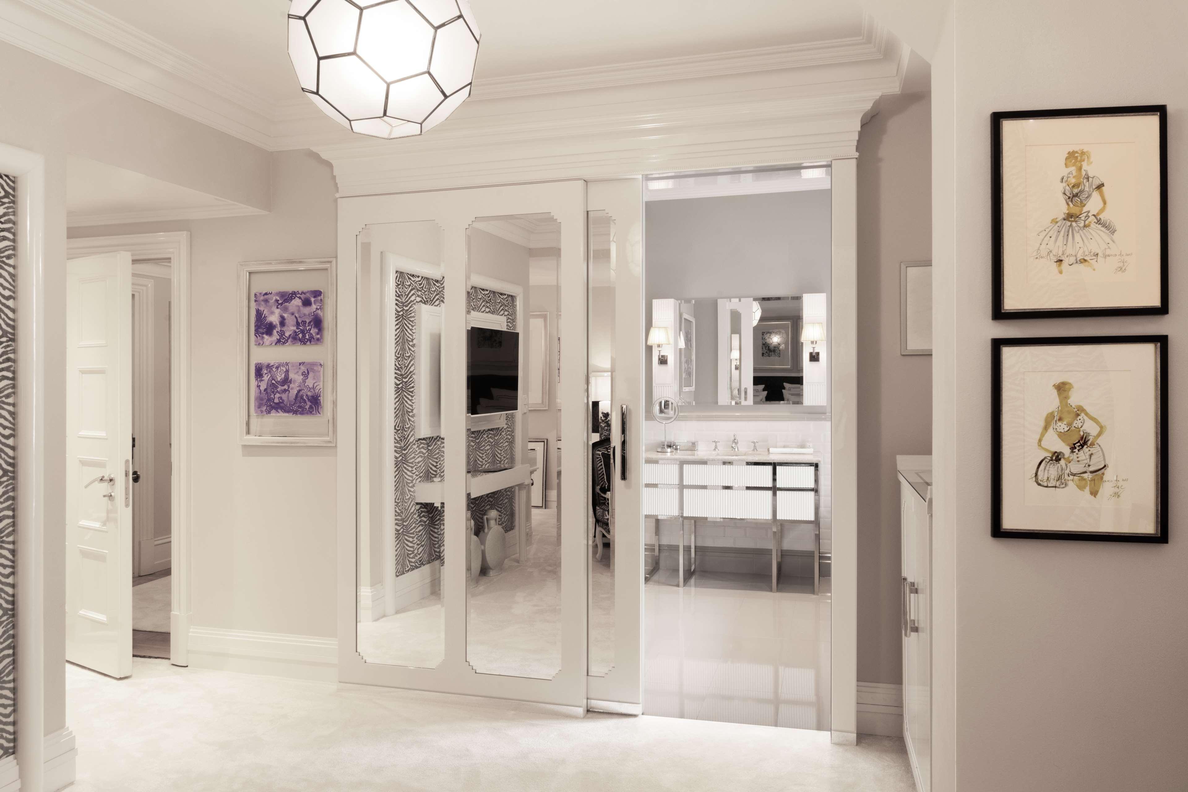Schlosshotel 柏林 外观 照片 A mirrored interior door