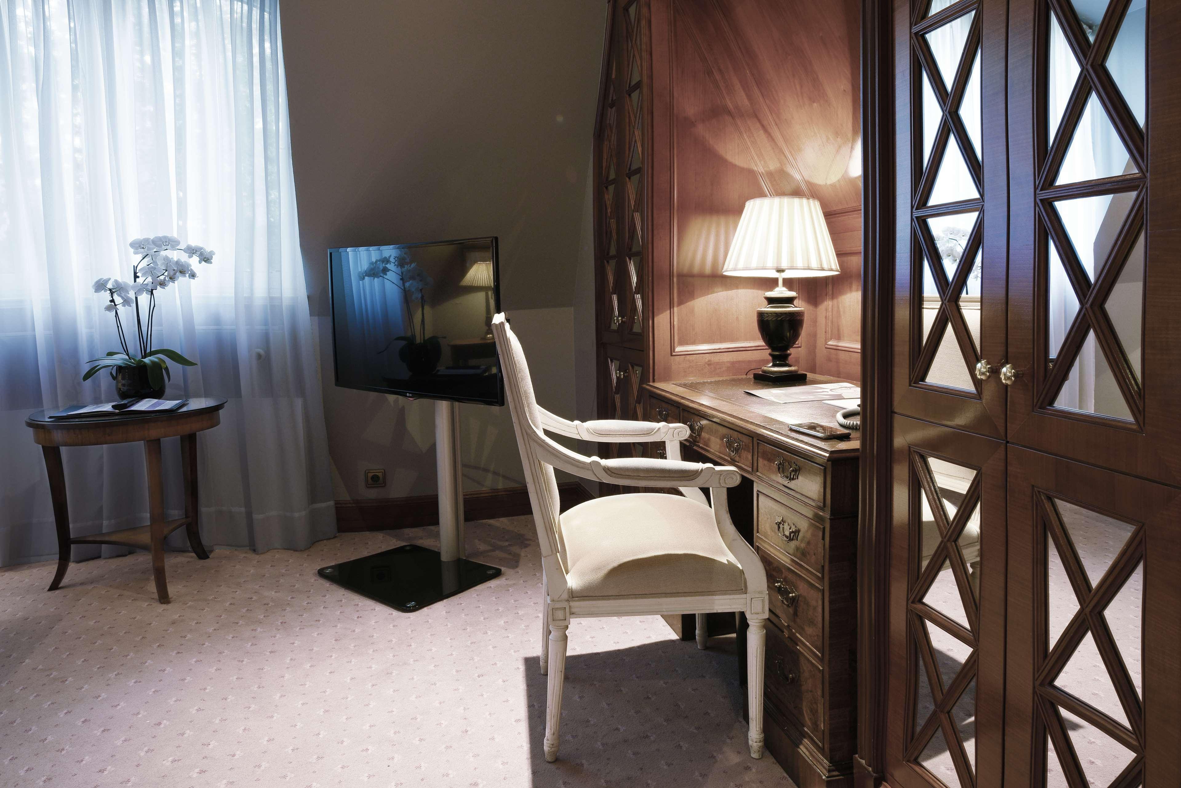 Schlosshotel 柏林 外观 照片 A room at the hotel