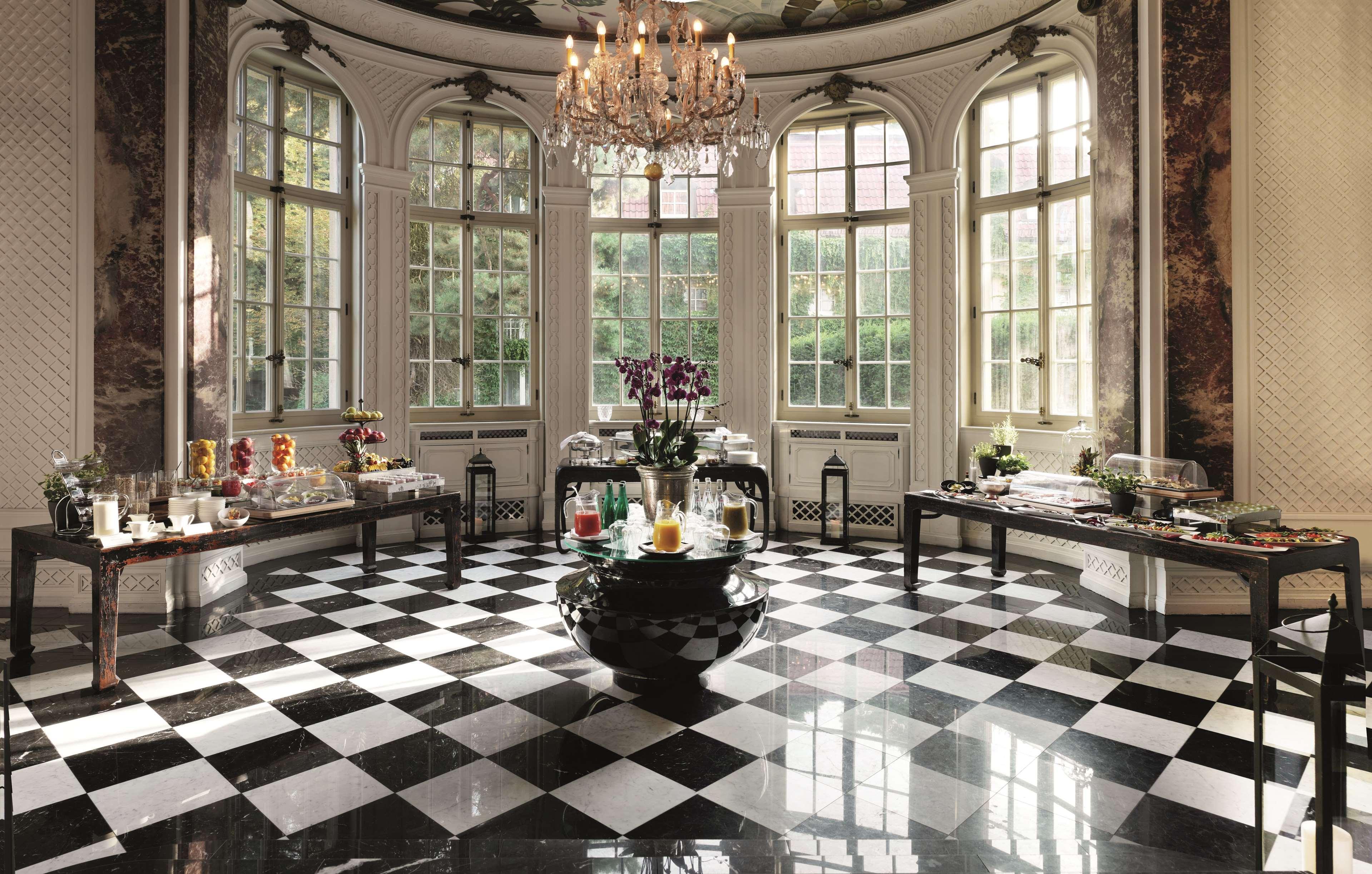 Schlosshotel 柏林 外观 照片 The lobby of the Mandarin Oriental, Munich