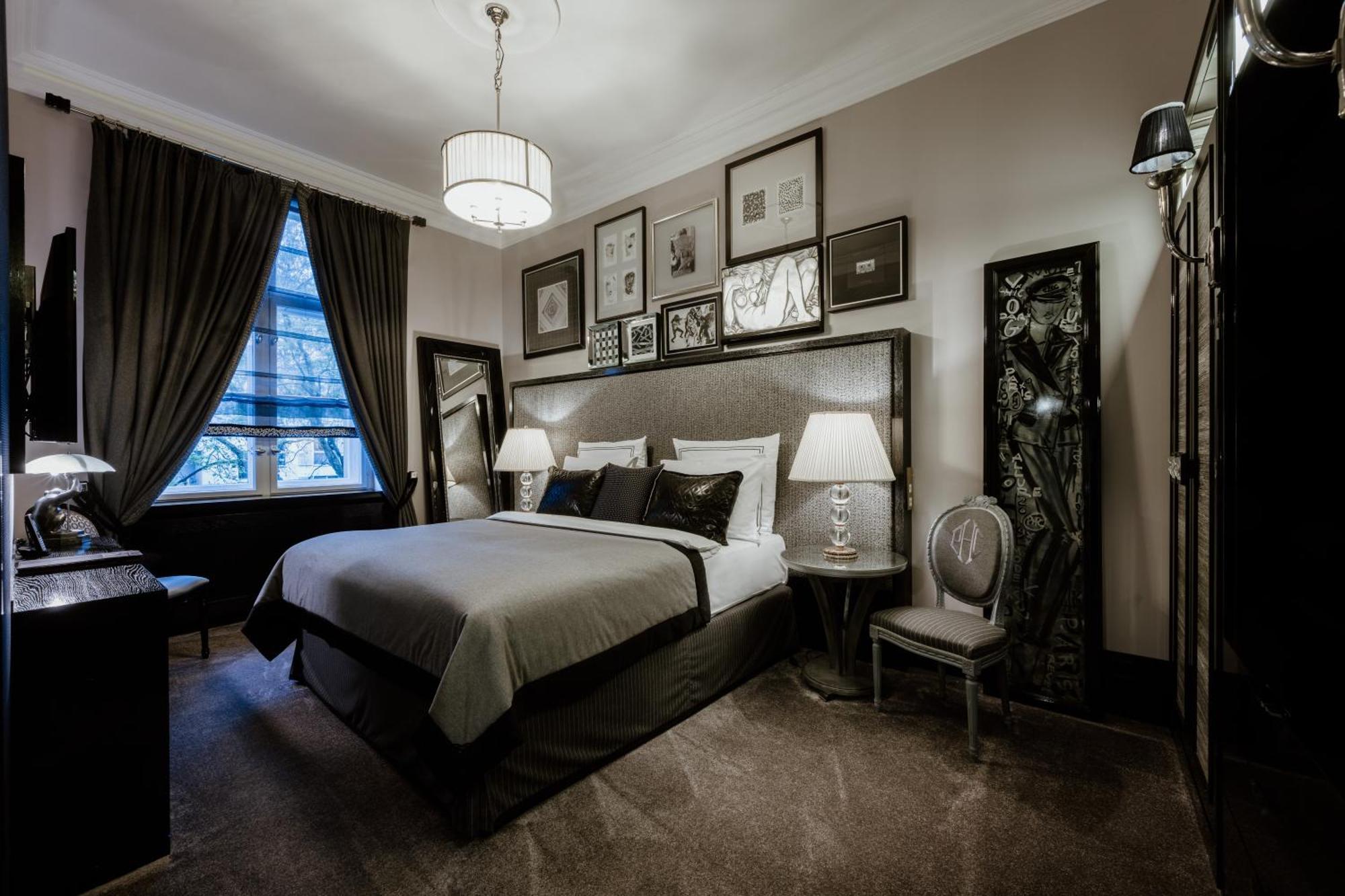 Schlosshotel 柏林 外观 照片 A bedroom at the hotel