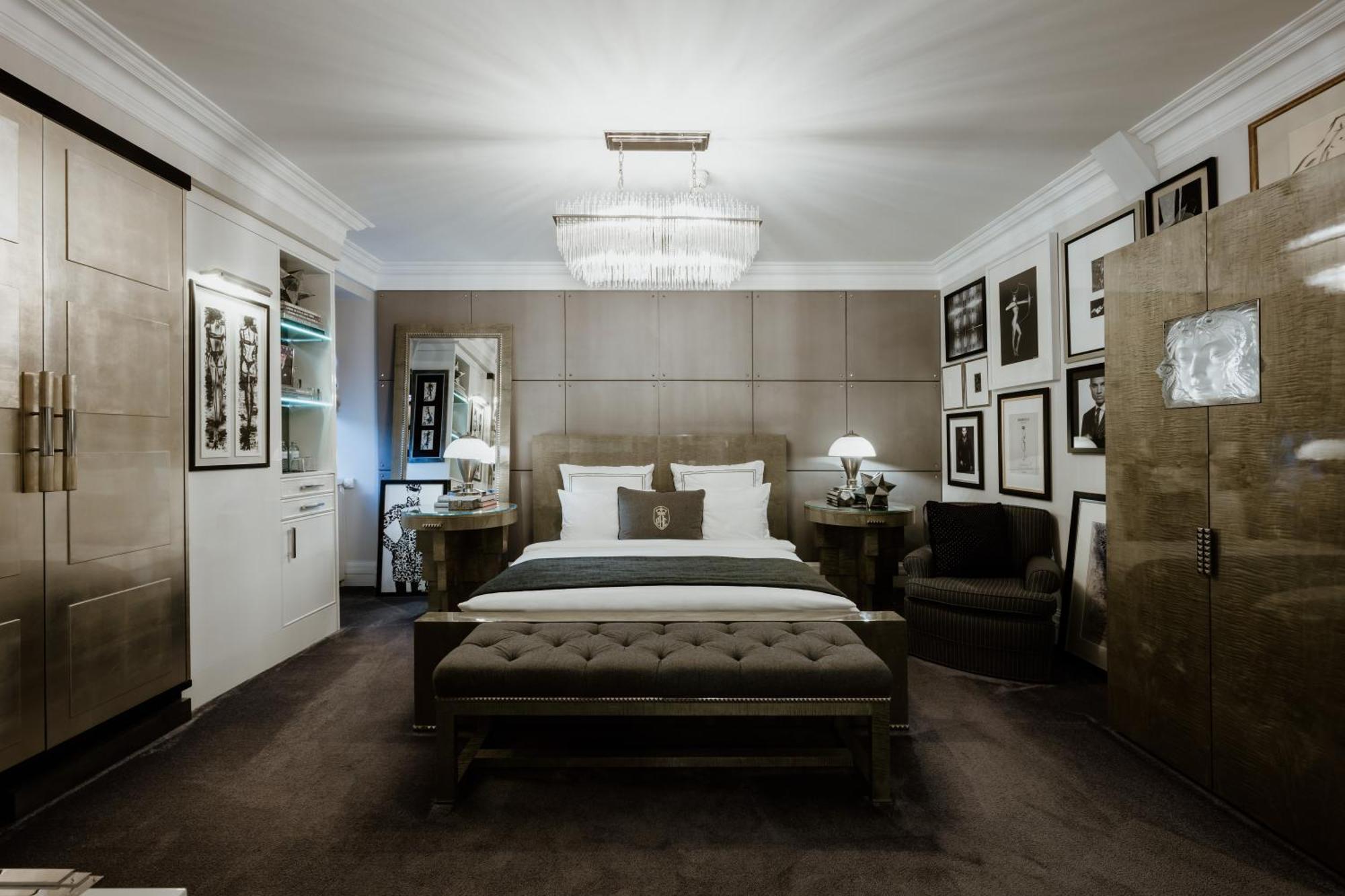 Schlosshotel 柏林 外观 照片 A bedroom at The Ivy Hotel