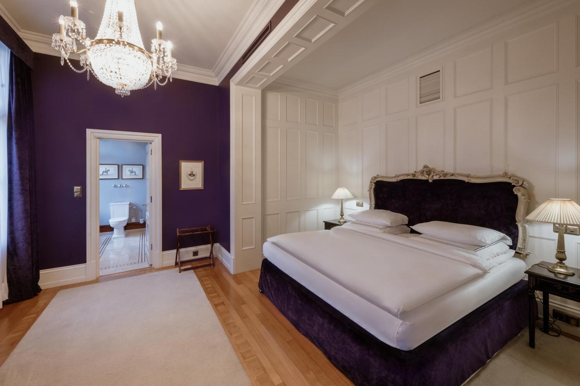 Schlosshotel 柏林 外观 照片 A bedroom at the hotel