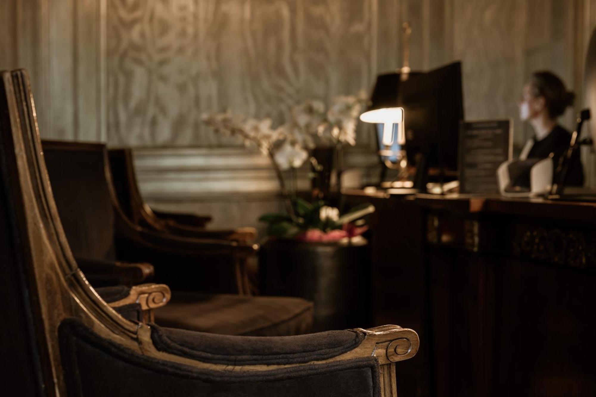 Schlosshotel 柏林 外观 照片 The office of the Prime Minister of the Republic of North Macedonia