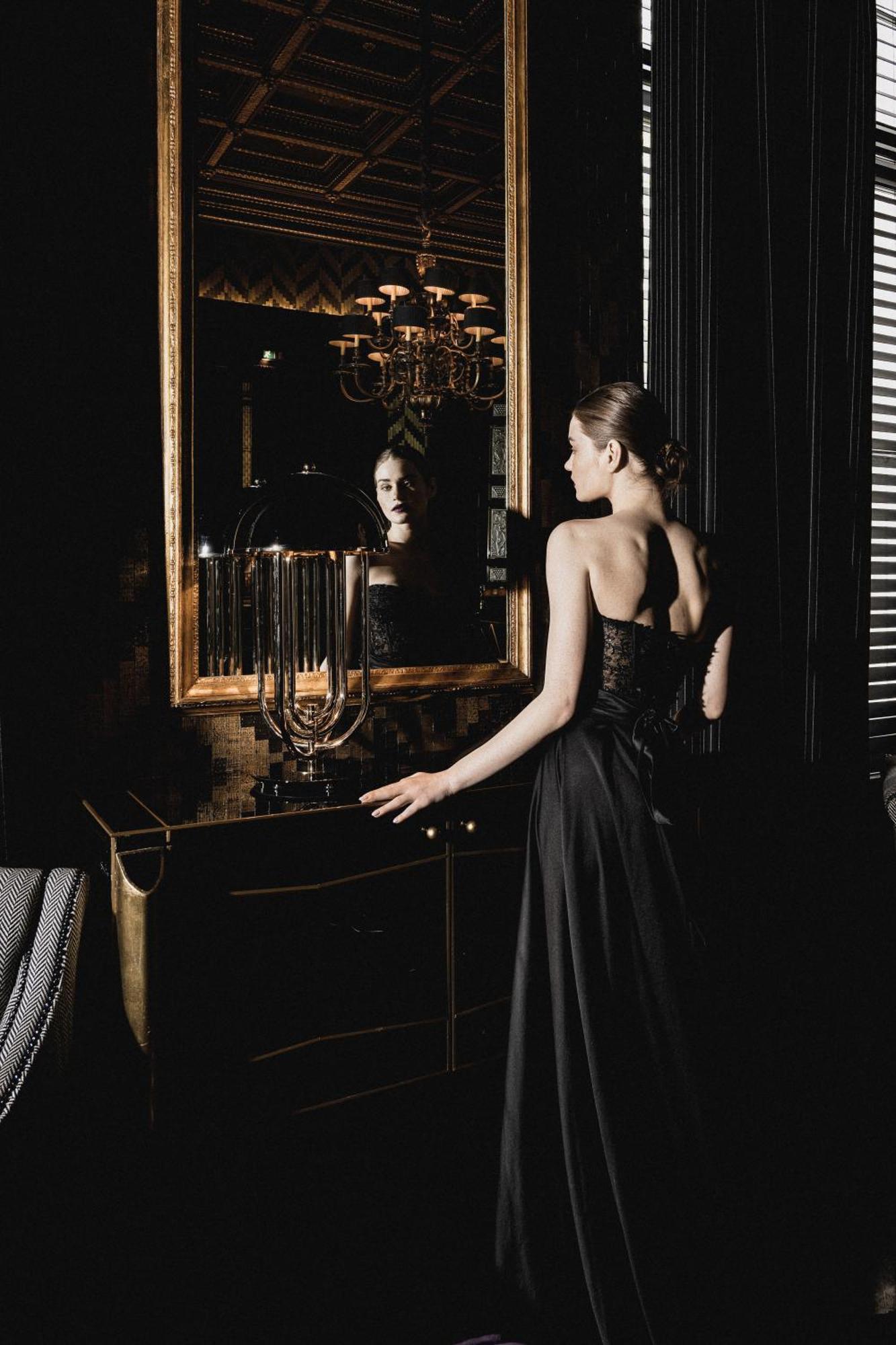 Schlosshotel 柏林 外观 照片 A model wearing a black dress