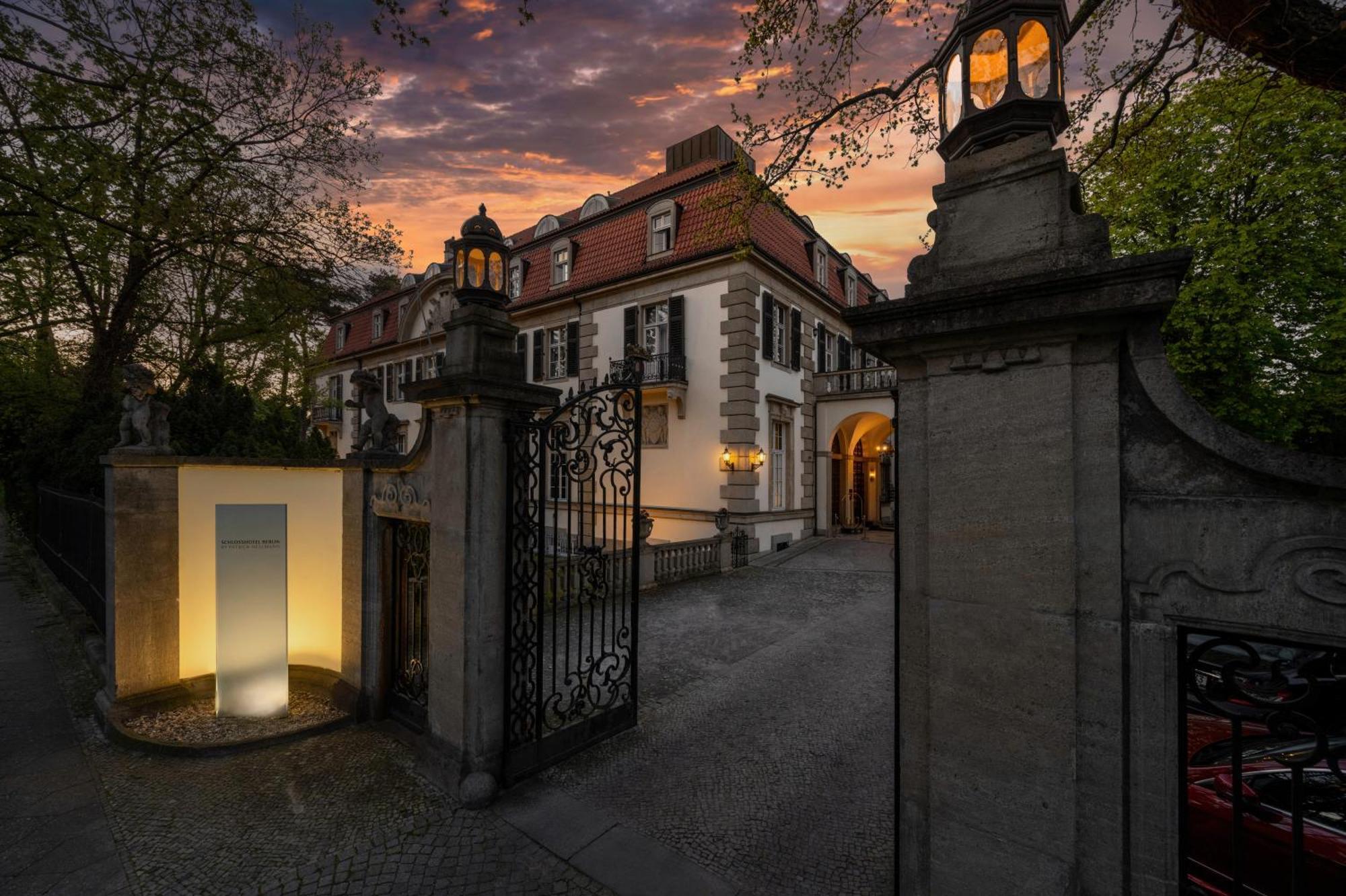 Schlosshotel 柏林 外观 照片 The gate of the villa