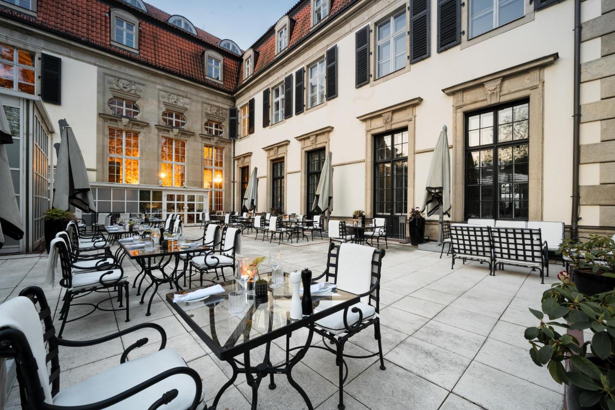 Schlosshotel 柏林 外观 照片 The courtyard of the hotel